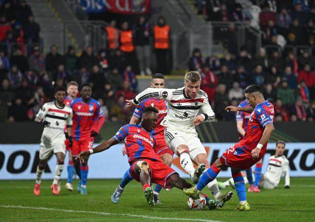 【欧联杯】霍伊伦双响绝杀，曼联2比1逆转比尔森胜利