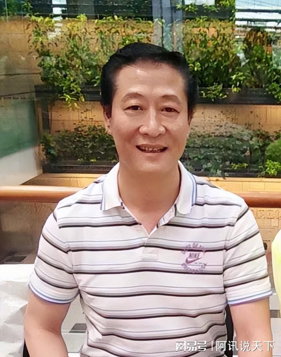 上海足球名宿，曾踢进奥运正赛，远离足坛近30年，如今身份不简单
