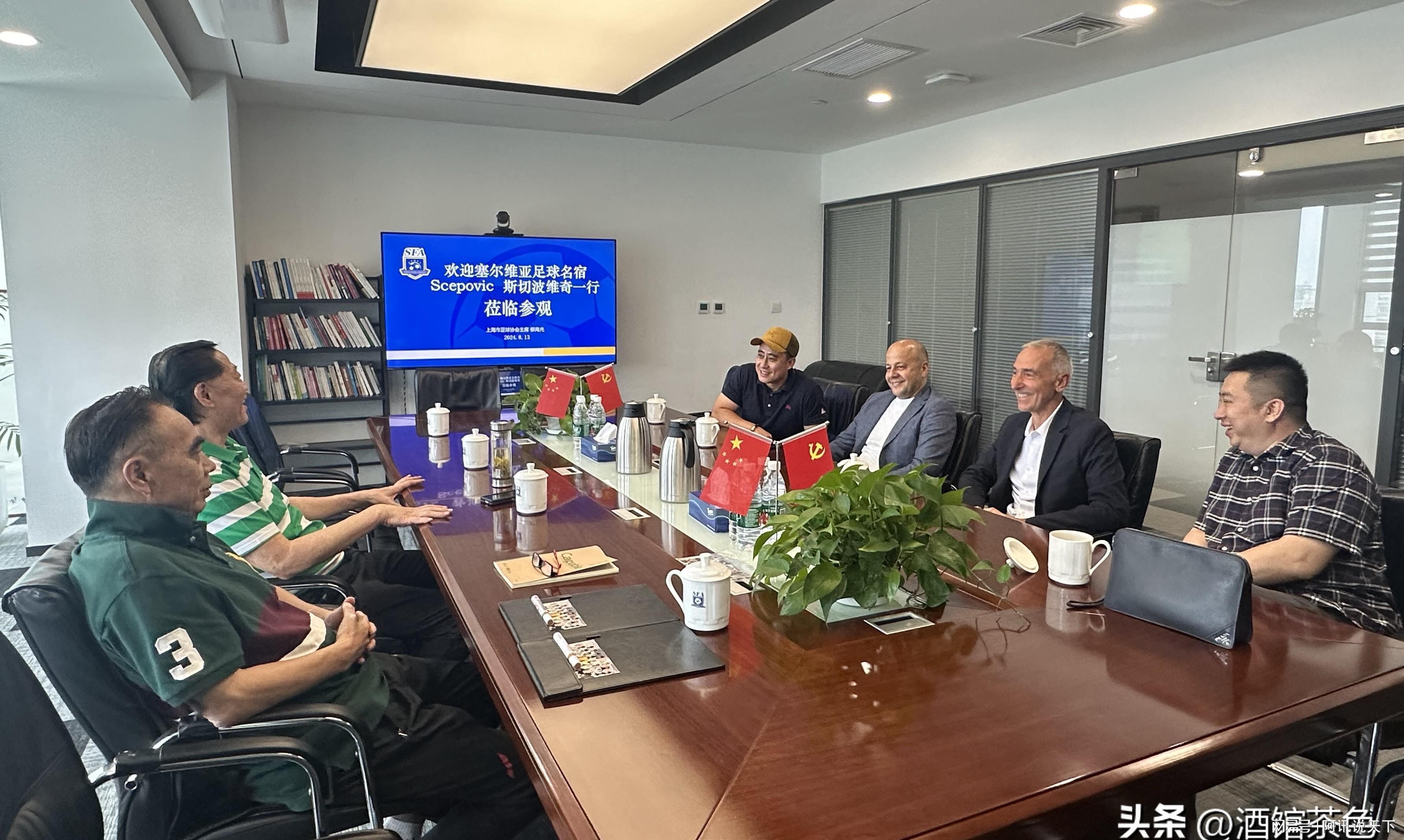 上海足球名宿，曾踢进奥运正赛，远离足坛近30年，如今身份不简单
